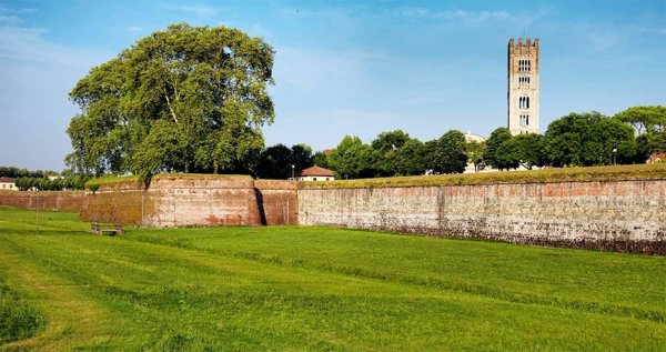 casa indipendente in vendita a Lucca in zona Centro Città