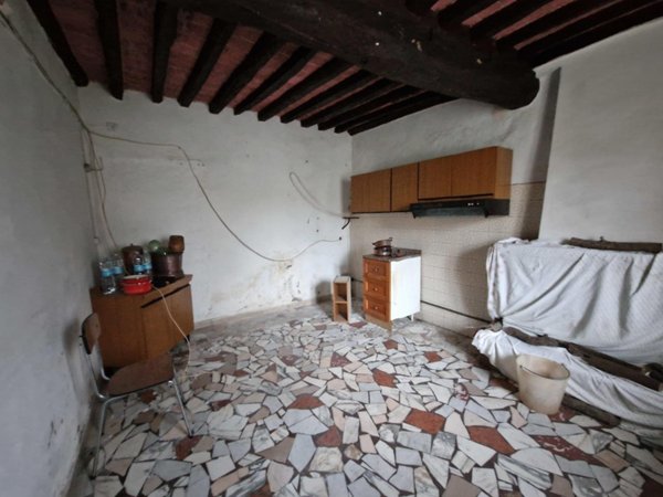 casa indipendente in vendita a Lucca in zona Balbano