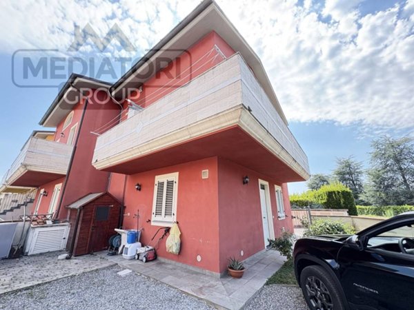 casa indipendente in vendita a Lucca in zona San Pietro a Vico