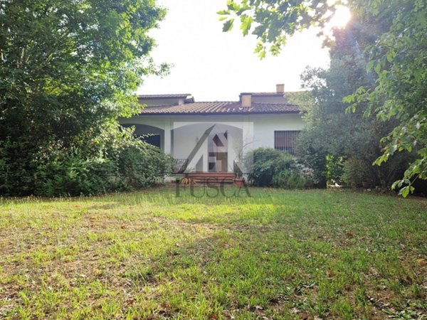 casa indipendente in vendita a Lucca in zona zona San Paolo
