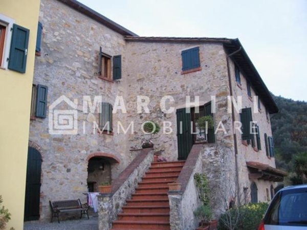 casale in vendita a Lucca in zona Piazzano