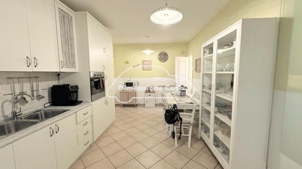casa indipendente in vendita a Lucca in zona Centro Città