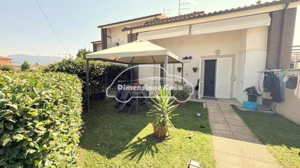 casa indipendente in vendita a Lucca in zona Centro Città