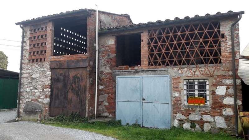 appartamento in vendita a Lucca in zona San Cassiano a Vico