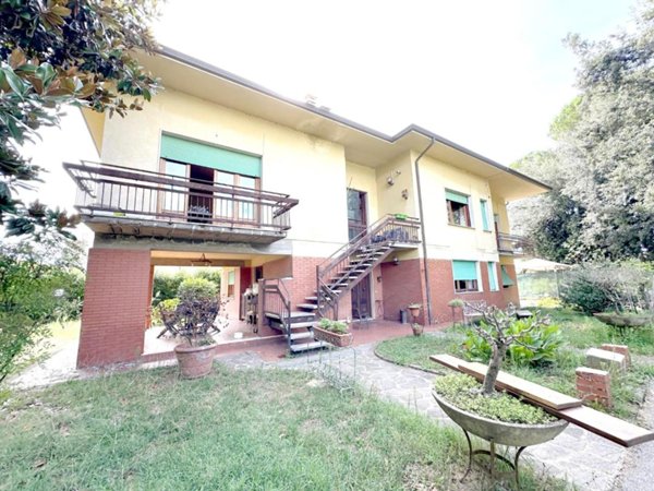 casa indipendente in vendita a Lucca in zona Monte San Quirico