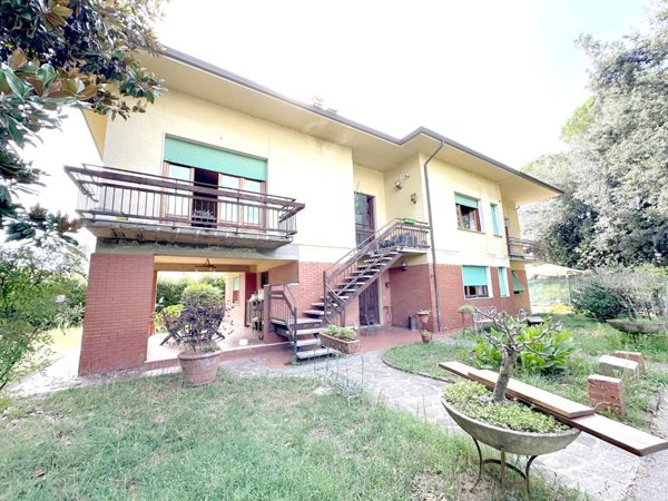 casa indipendente in vendita a Lucca in zona Monte San Quirico