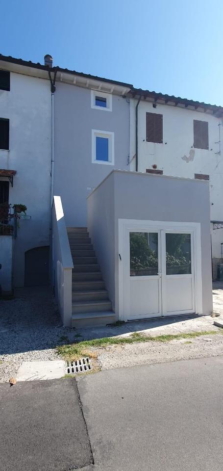 casa indipendente in vendita a Lucca in zona San Pietro a Vico