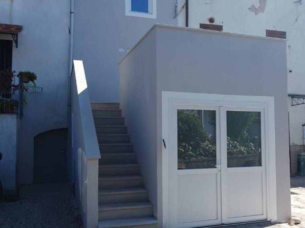 casa indipendente in vendita a Lucca in zona San Pietro a Vico