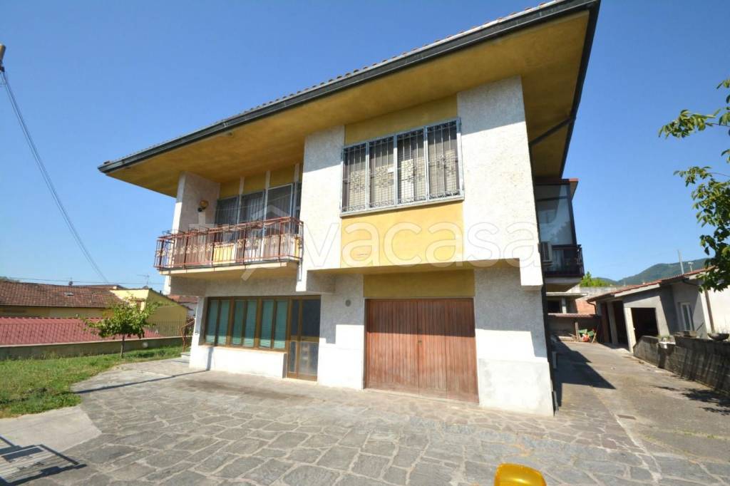 casa indipendente in vendita a Lucca in zona Nozzano