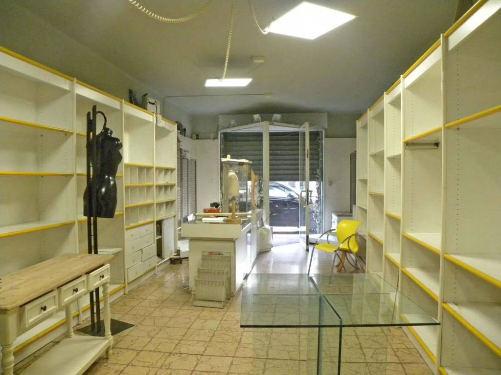 negozio in vendita a Lucca in zona Ponte San Pietro