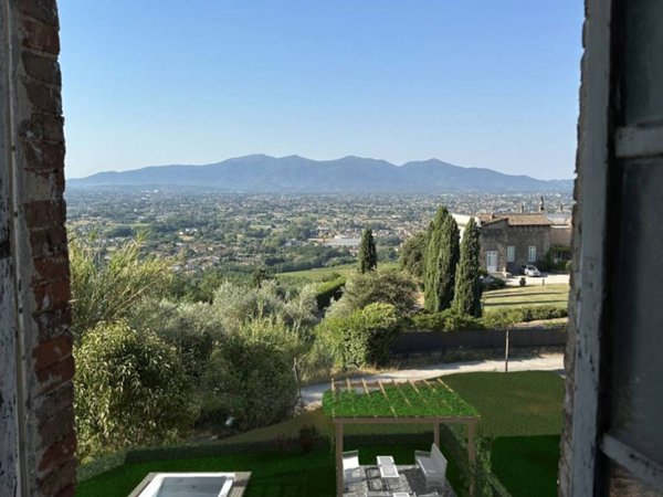 casa indipendente in vendita a Lucca in zona Mastiano