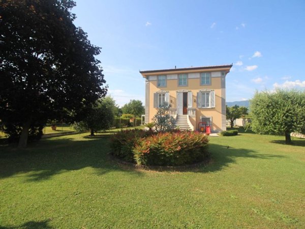 casa indipendente in vendita a Lucca in zona Picciorana