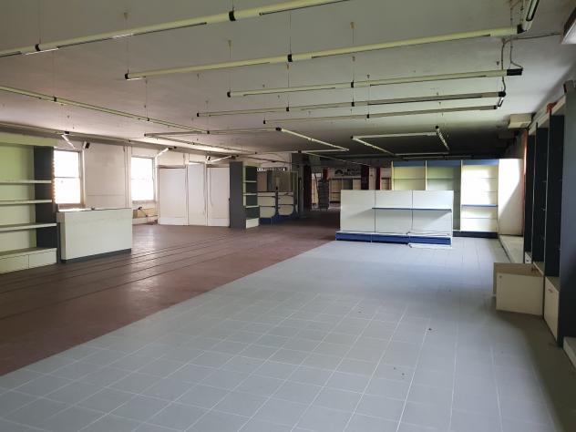 locale di sgombero in vendita a Lucca