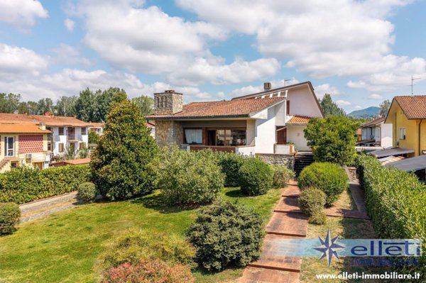 casa indipendente in vendita a Lucca in zona Centro Città