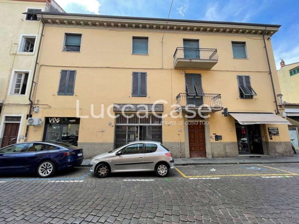 negozio in vendita a Lucca in zona Centro Città