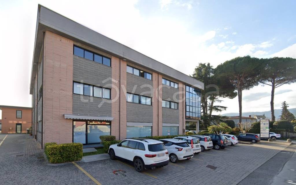 negozio in vendita a Lucca in zona Sant'Anna