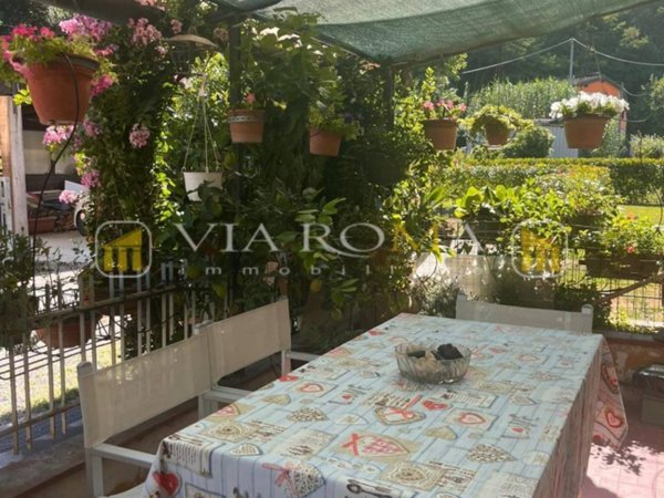 casa indipendente in vendita a Lucca in zona Nozzano
