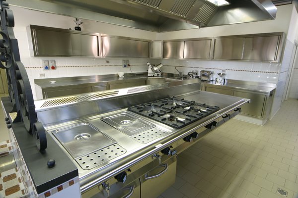 negozio in vendita a Lucca in zona zona Arancio