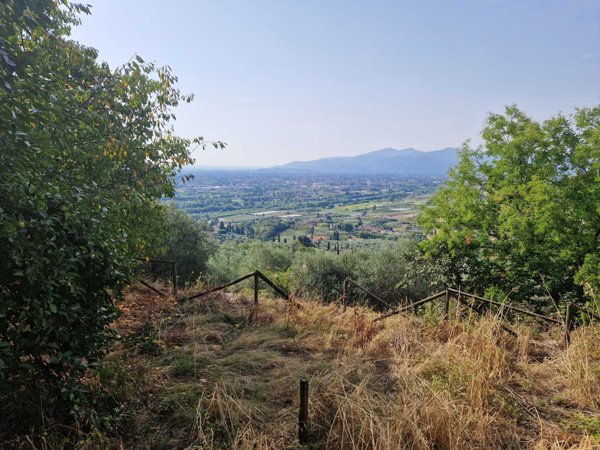 casa indipendente in vendita a Lucca