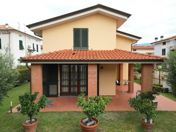 casa indipendente in vendita a Lucca in zona zona SS. Annunziata