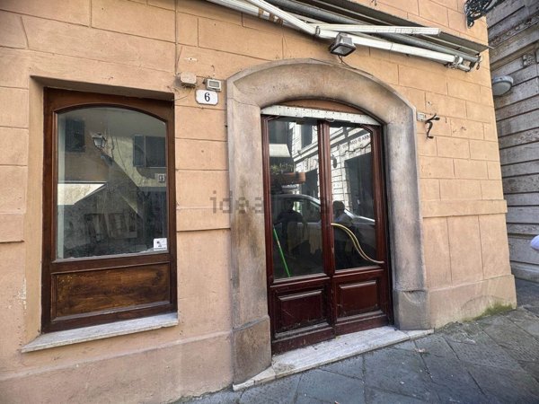 locale commerciale in vendita a Lucca in zona Centro Città