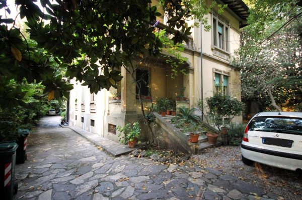 casa indipendente in vendita a Lucca in zona Centro Città