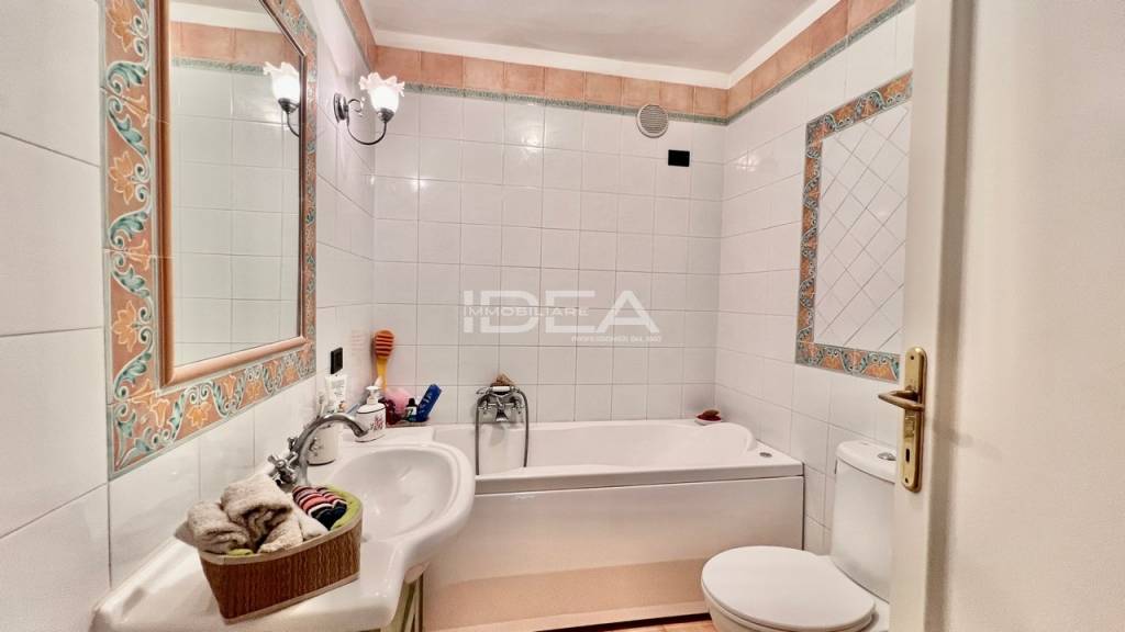 casa indipendente in vendita a Lucca