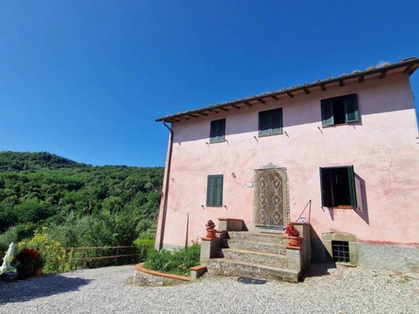 casa indipendente in vendita a Lucca in zona Mastiano