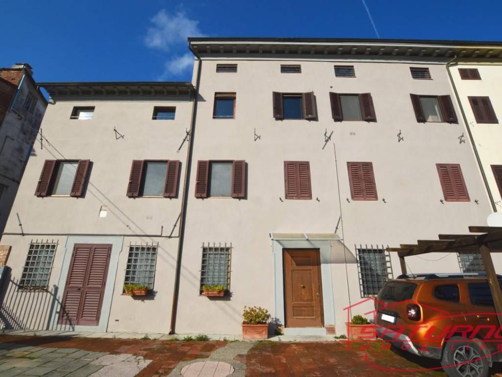 appartamento in vendita a Lucca in zona Picciorana