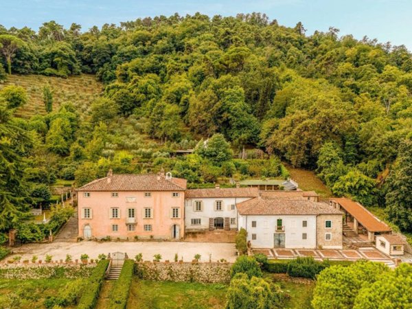 casa indipendente in vendita a Lucca in zona San Lorenzo a Vaccoli