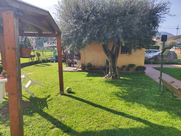 casa indipendente in vendita a Lucca in zona Ponte San Pietro