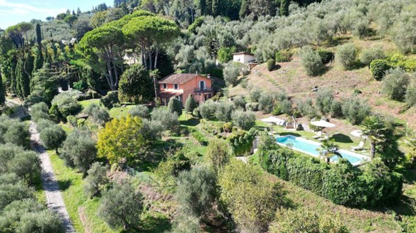 casa indipendente in vendita a Lucca in zona San Quirico di Moriano