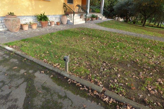 casa indipendente in vendita a Lucca in zona Vallebuia