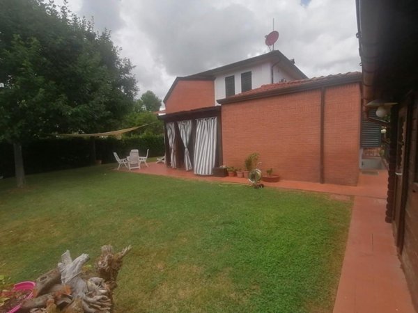 casa indipendente in vendita a Lucca in zona Monte San Quirico