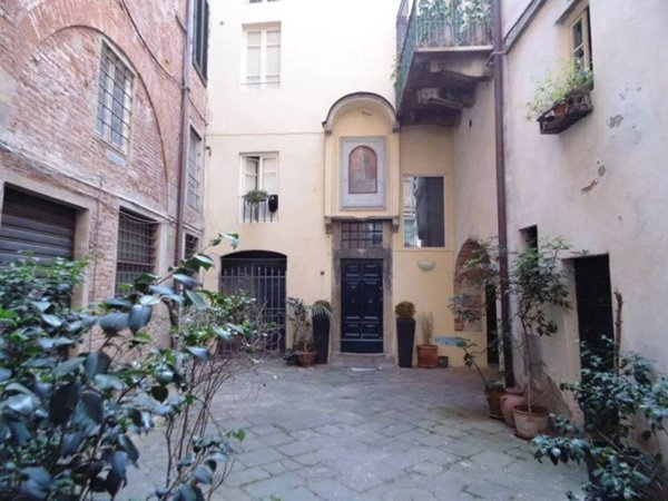 appartamento in vendita a Lucca in zona Centro Città