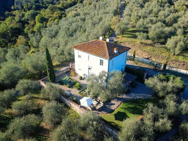 casa indipendente in vendita a Lucca in zona Carignano