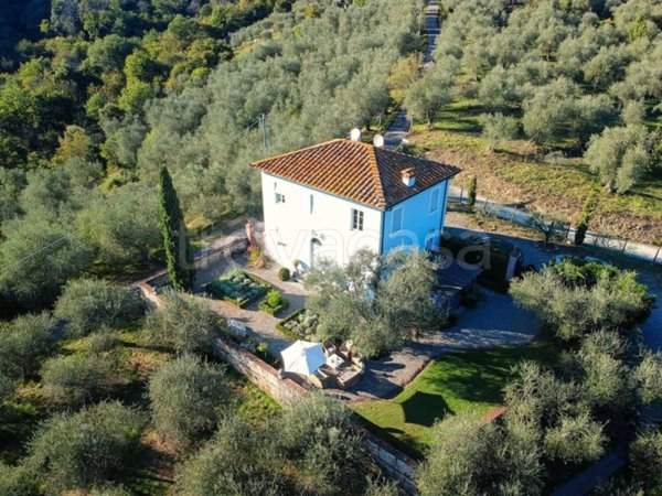 casa indipendente in vendita a Lucca in zona Carignano