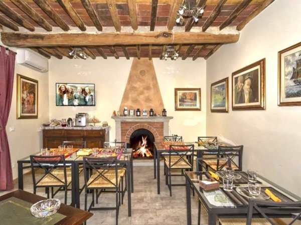 negozio in vendita a Lucca in zona Massa Pisana