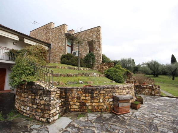 casa indipendente in vendita a Lucca in zona Centro Città