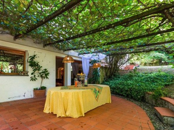 casa indipendente in vendita a Lucca in zona Monte San Quirico