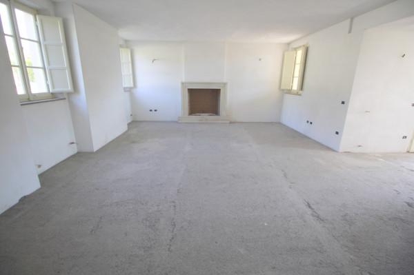 casa indipendente in vendita a Lucca in zona Vallebuia