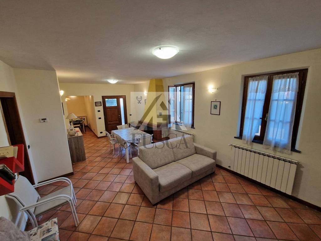 casa indipendente in vendita a Lucca in zona San Cassiano a Vico