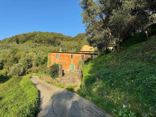 casa indipendente in vendita a Lucca in zona Monte San Quirico