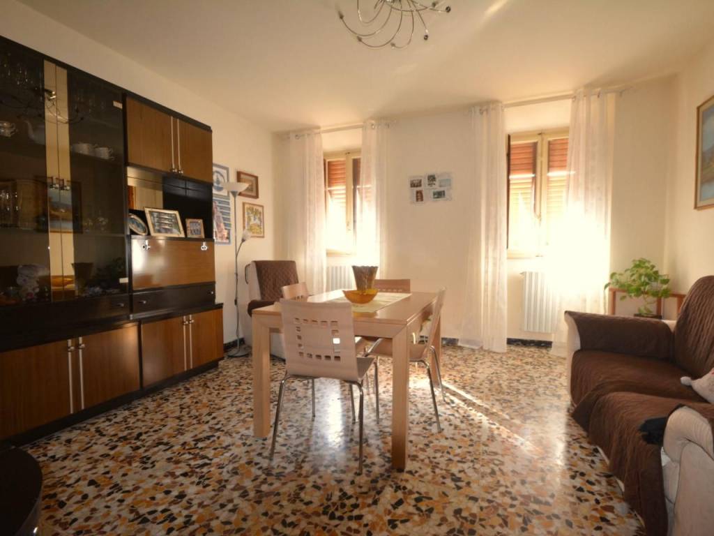 casa indipendente in vendita a Lucca in zona Meati