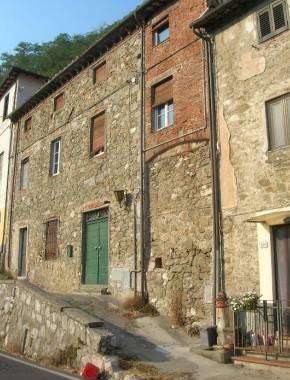 casa indipendente in vendita a Lucca in zona Mastiano