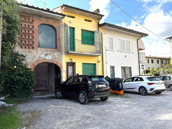 casa indipendente in vendita a Lucca in zona Nave