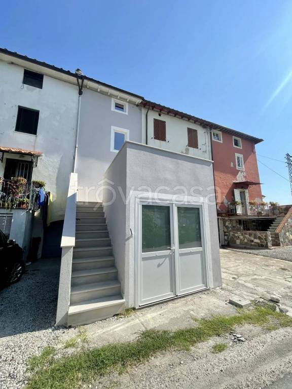 casa indipendente in vendita a Lucca in zona San Pietro a Vico