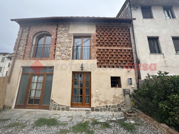 casa indipendente in vendita a Lucca in zona Sant'Anna