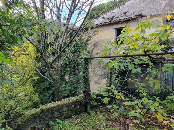 casale in vendita a Lucca in zona Aquilea