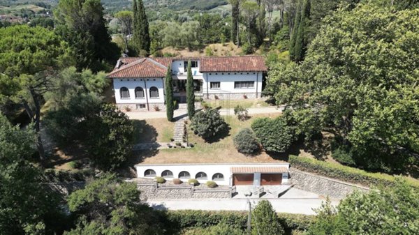 casa indipendente in vendita a Lucca in zona Centro Città